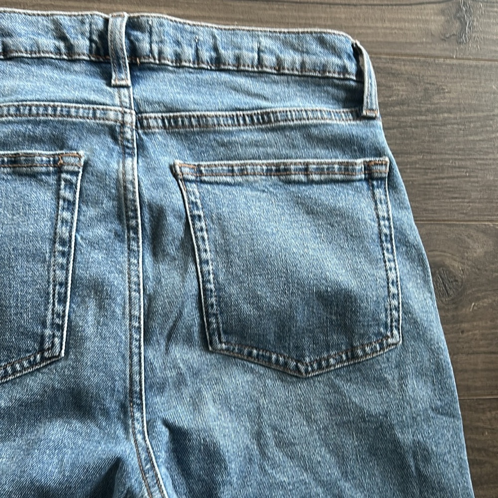 Universal Thread Mid Rise 80’s Slim Button Fly Je… - image 7